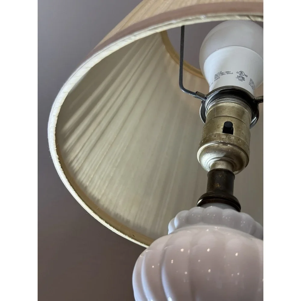 Vintage Milk Glass Leviton Table Accent Table Lamp 15